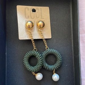 NWT fun good and green earrings